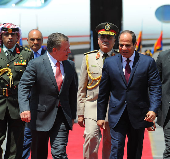 الرئيس السيسي والملك عبد الله الثانى بالمطار